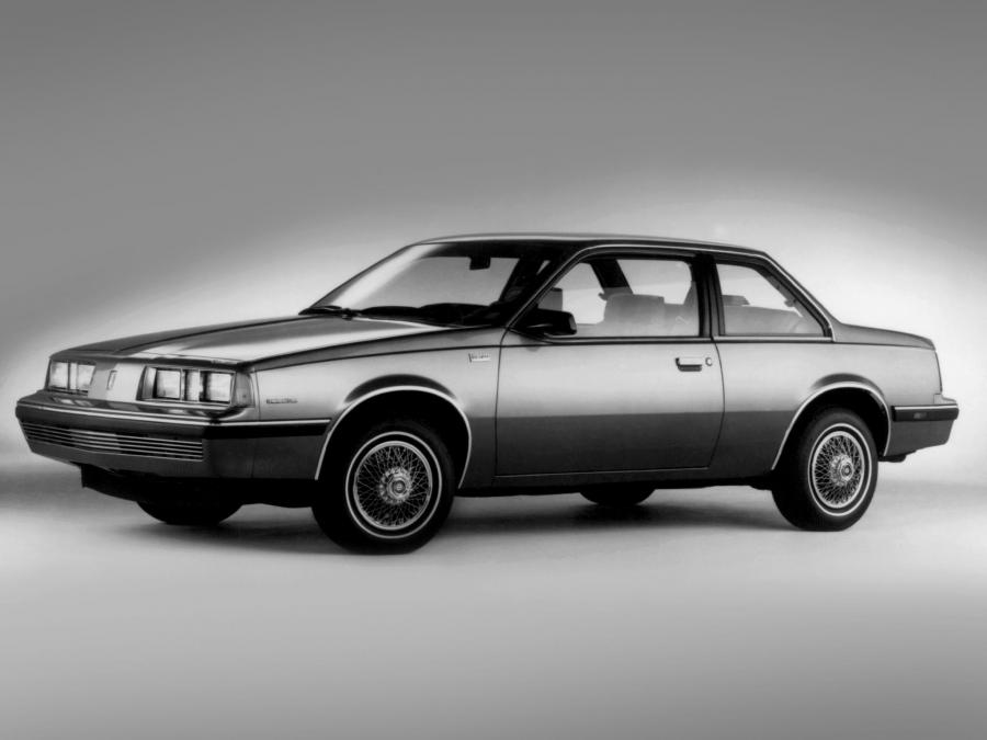  Oldsmobile Firenza Notchback Coupe 1986 года  (фото 1 из 2)
